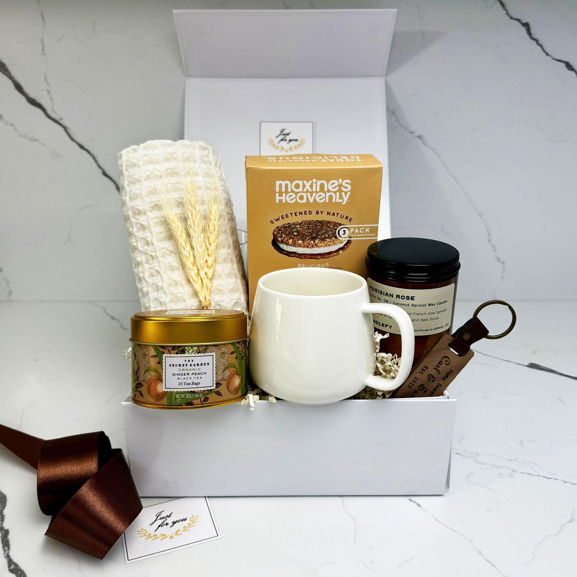 Pacific Giftworks Warm Welcome gift box